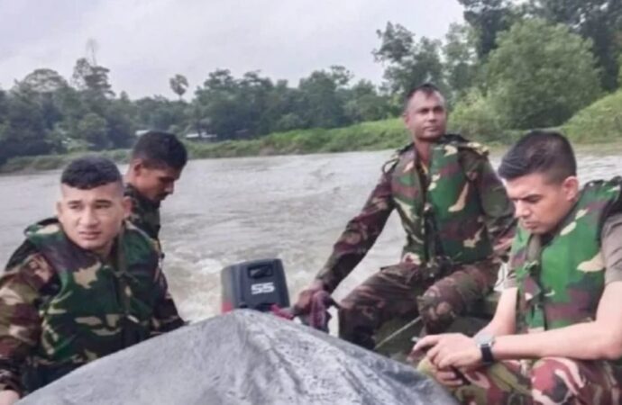চট্টগ্রামের বন্যা: দুর্গতদের উদ্ধারে ৭ উপজেলায় সেনাবাহিনী মোতায়েন