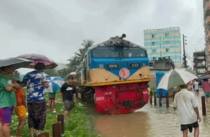৫ দিন পর সচল হচ্ছে চট্টগ্রাম-কক্সবাজার রেলপথ