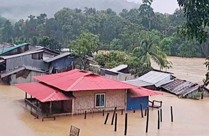 টানা বর্ষণ-বিপর্যয়: বন্যা ও পাহাড় ধসে প্রাণহানি বেড়ে ৪৪