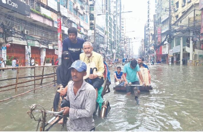জলে ভাসে শহর, তলিয়ে যায় প্রতিশ্রুতি
