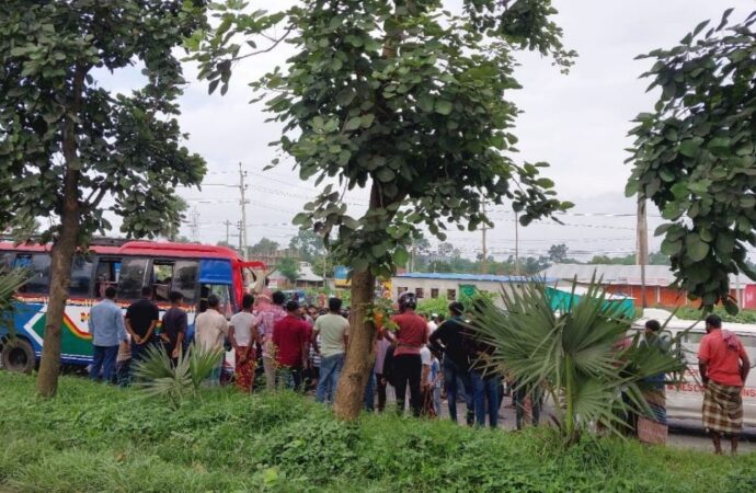 ঢাকা-চট্টগ্রাম মহাসড়কে দুই বাসের সংঘর্ষে নিহত ১, আহত ১০