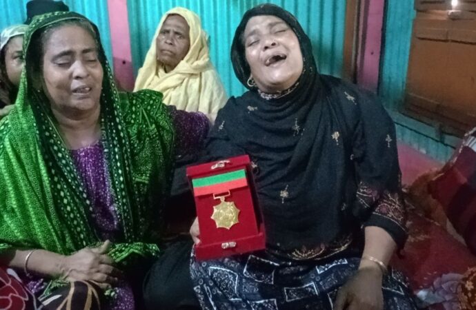 রাষ্ট্রীয় পদকপ্রাপ্ত ডুবুরি সাদিকের মৃত্যুতে পরিবারের আহাজারি