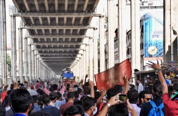 মহাখালী সড়ক ছাড়লো শিক্ষার্থীরা, সচিবালয়ে প্রতিনিধিদল