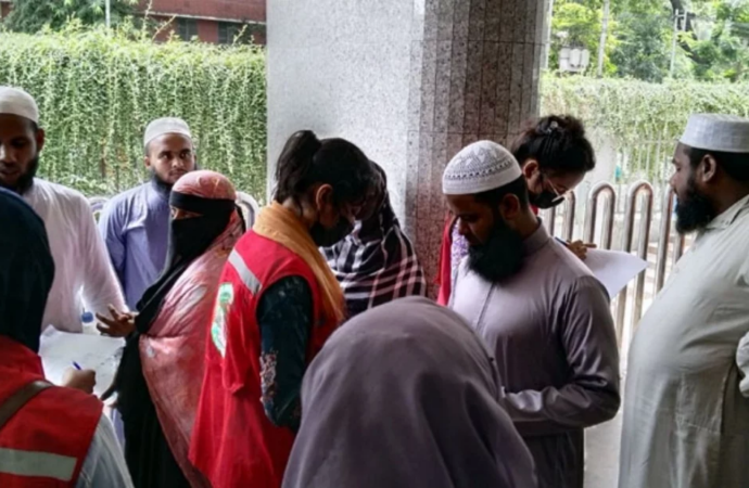 সকাল থেকেই বার্ন ইনস্টিটিউটে রক্তদাতাদের ঢল