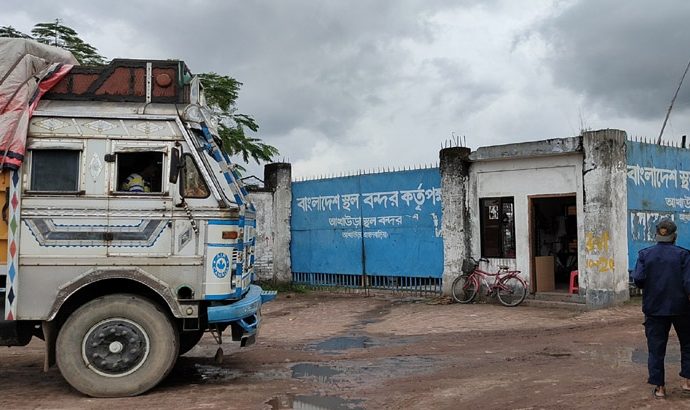 আখাউড়া স্থলবন্দরে আমদানি-রপ্তানি বন্ধ